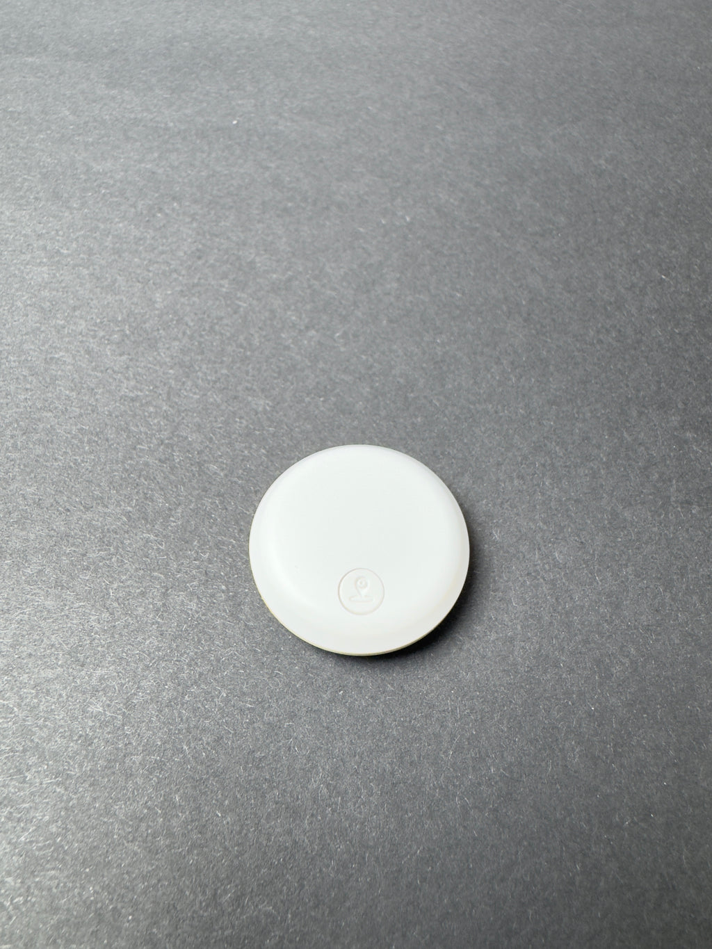 UNIVERZÁLNY GPS SLEDOVAČ PRE DETI, ZVÍRA, KĽÚČE, TAŠKY – ANDROID / iOS + KOŽENÉ OBALY ZDARMA